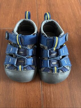 Toddler Navy Blue Closed-Toe Sandals